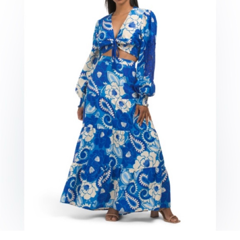 HOUSE OF HARLOW
Long Sleeve Pullover Repeat Linen Blend Top and Tiered Skirt Set